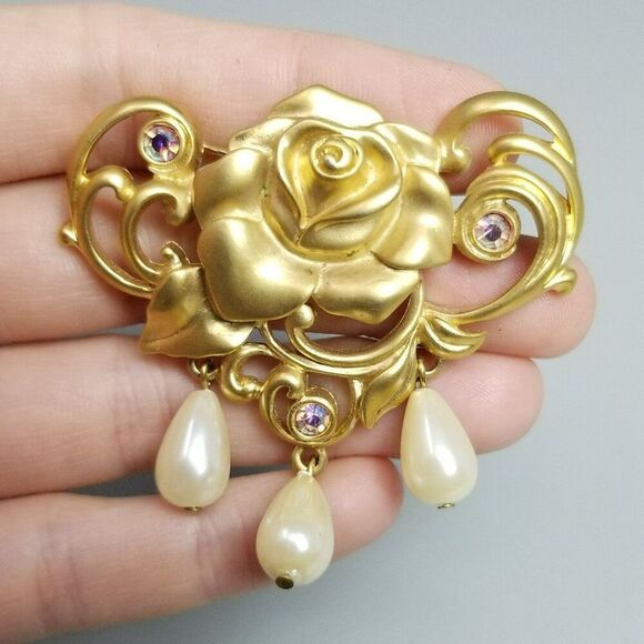 Vintage Avon Gold Tone Rose Brooch with Faux Pearls and AB Rhinestones, Estate - Picture 7 of 7